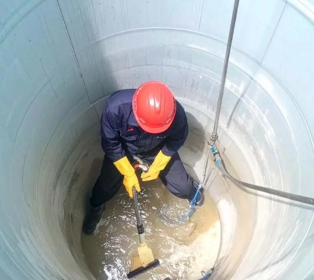 oneroofwatertankcleaning.com
