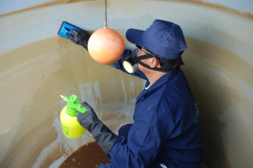 oneroofwatertankcleaning.com